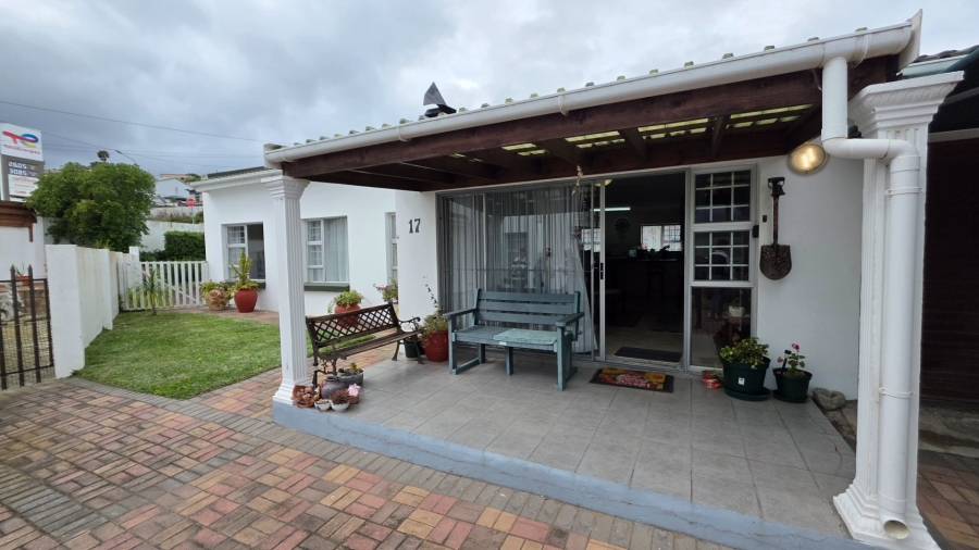 3 Bedroom Property for Sale in Fraaiuitsig Western Cape